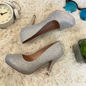 De Blossom Collection Silver Sparkle Pumps